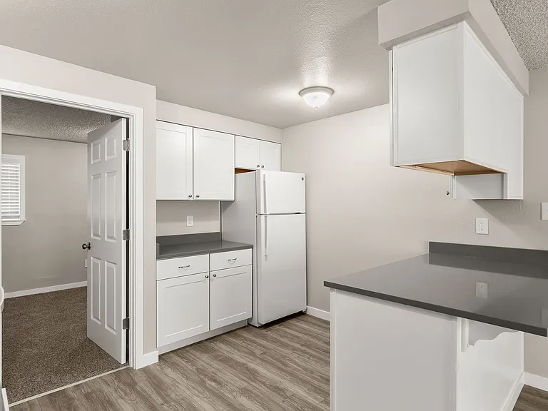 The Rim Crest Apartments — Photo 3