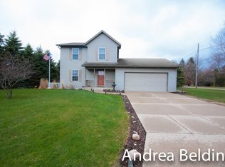110 Pineview Dr, Belding, MI 48809