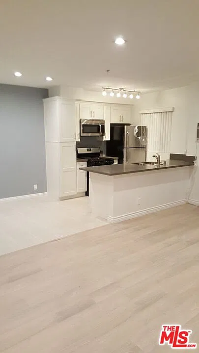 1 bed, 1.0 bath, 850 sqft, $2,395 — Photo 4