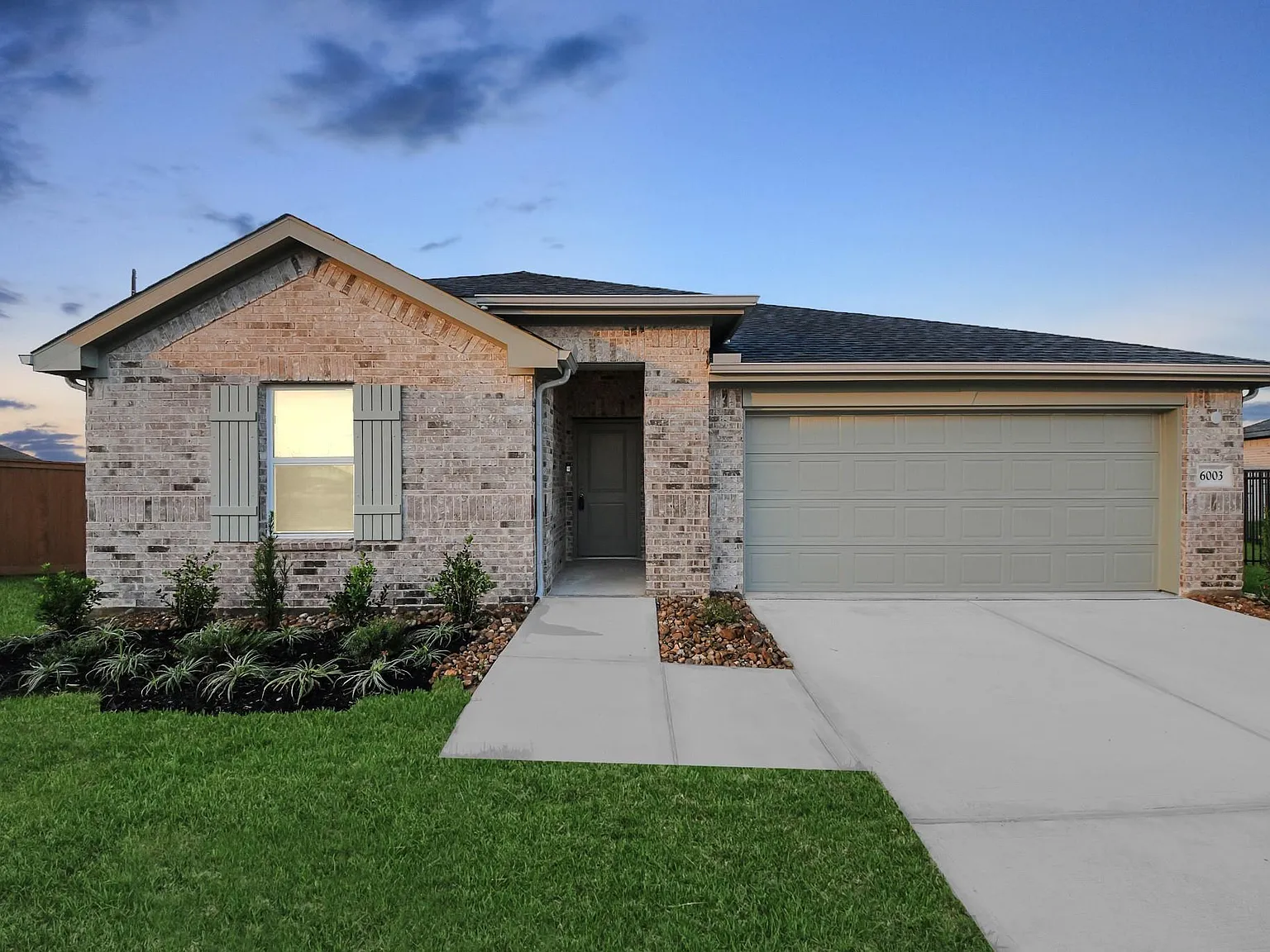 4 bed, 3.0 bath, 2096 sqft, $2,800 — Photo 4
