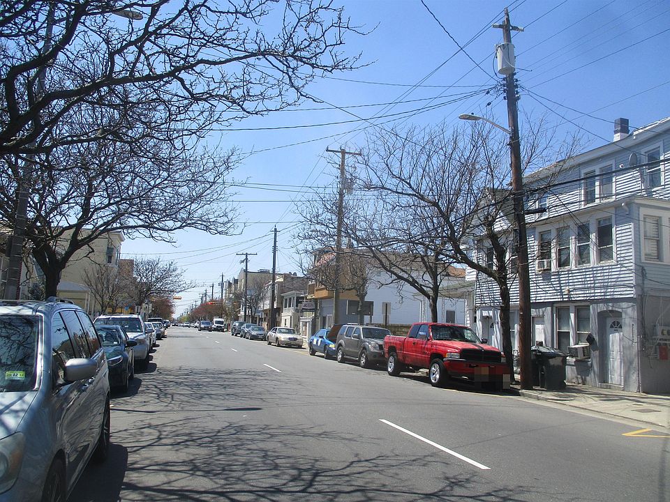 2nd image of 2415 Arctic Ave