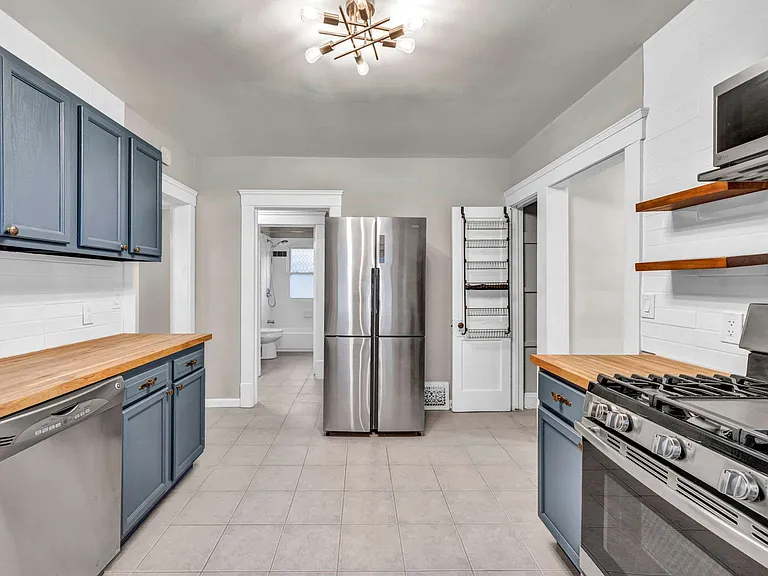 1339 W 61st St — Photo 38