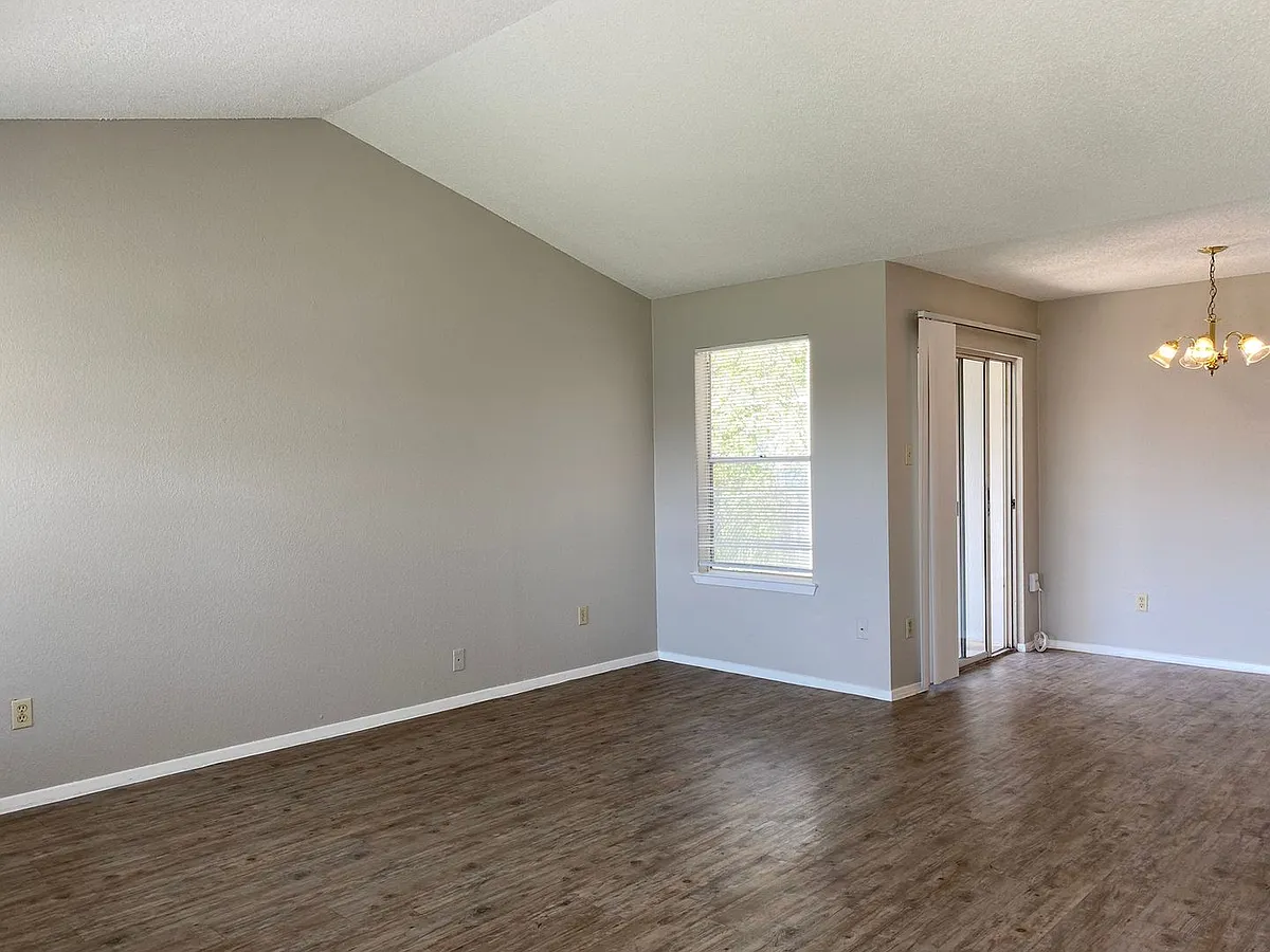 Building Photo - 510 Willowbend Cv