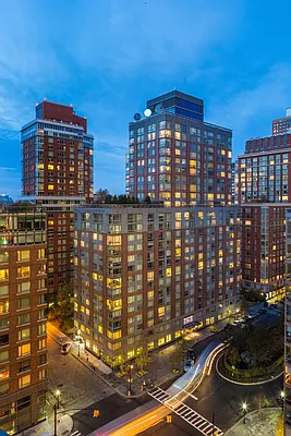 Rented by R New York | media 6