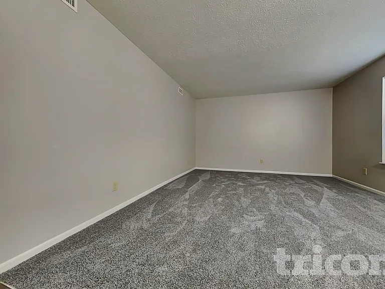 5926 Bowie Ln — Photo 2