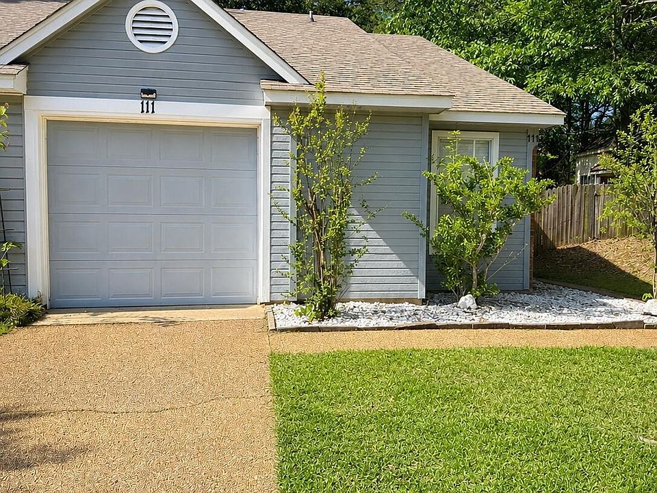 1st image of 111 Glen Hollow Dr