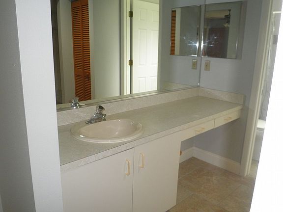5th image of 117 Lakeview Dr