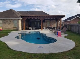 330 Oxford Ct, Lake Charles, LA 70605
