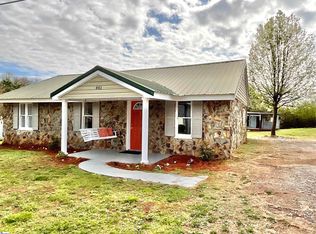 441 Hickory Dr, Startex, SC 29377