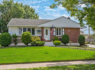 32 Elwood Ave, Hicksville, NY 11801