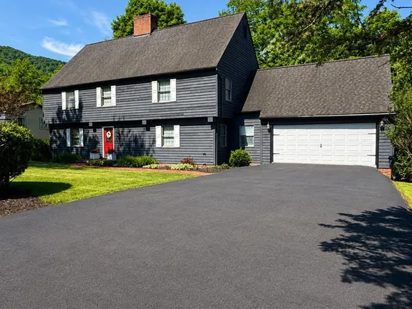 648 Sedge Wren St, Bluefield, VA 24605