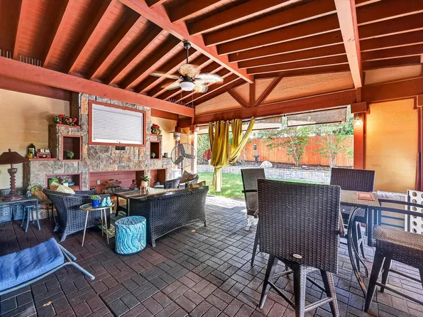 8332 Summer Park Dr, Fort Worth, TX 76123