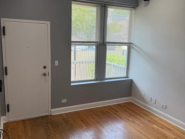 2025 W Erie St #1R — Photo 4