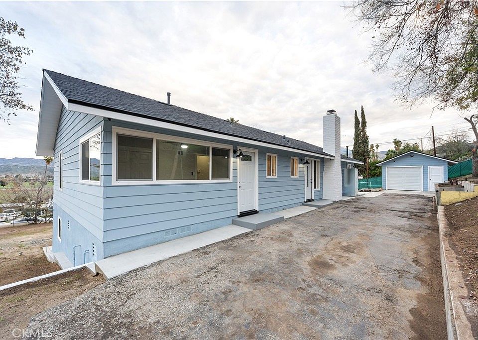 1st image of 44275 Hillcrest Ln