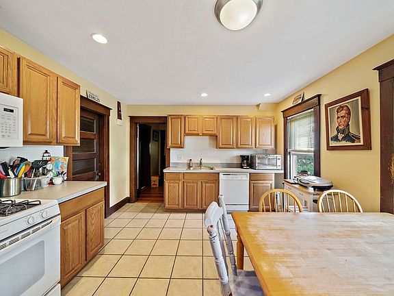 5th image of 44 Chapel Ct