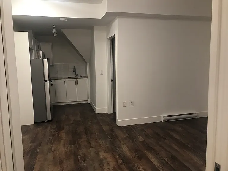 1539 Comox St #33 — Photo 13