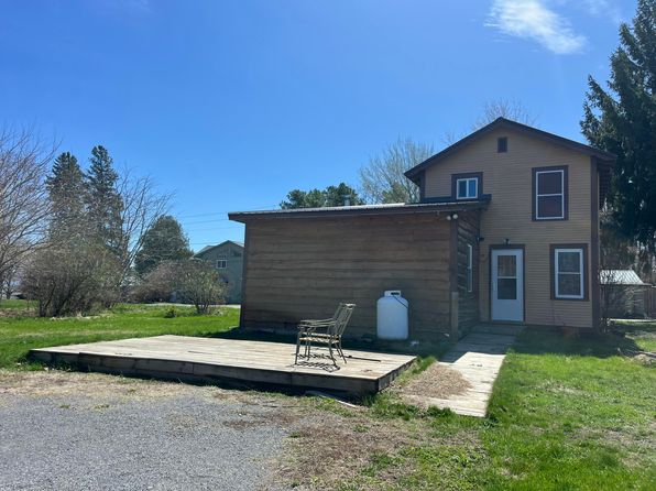 52 Washington St, Port Kent, NY 12975