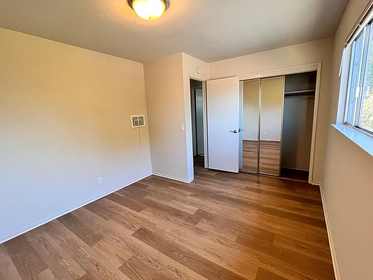 557 Spencer St #D — Photo 11
