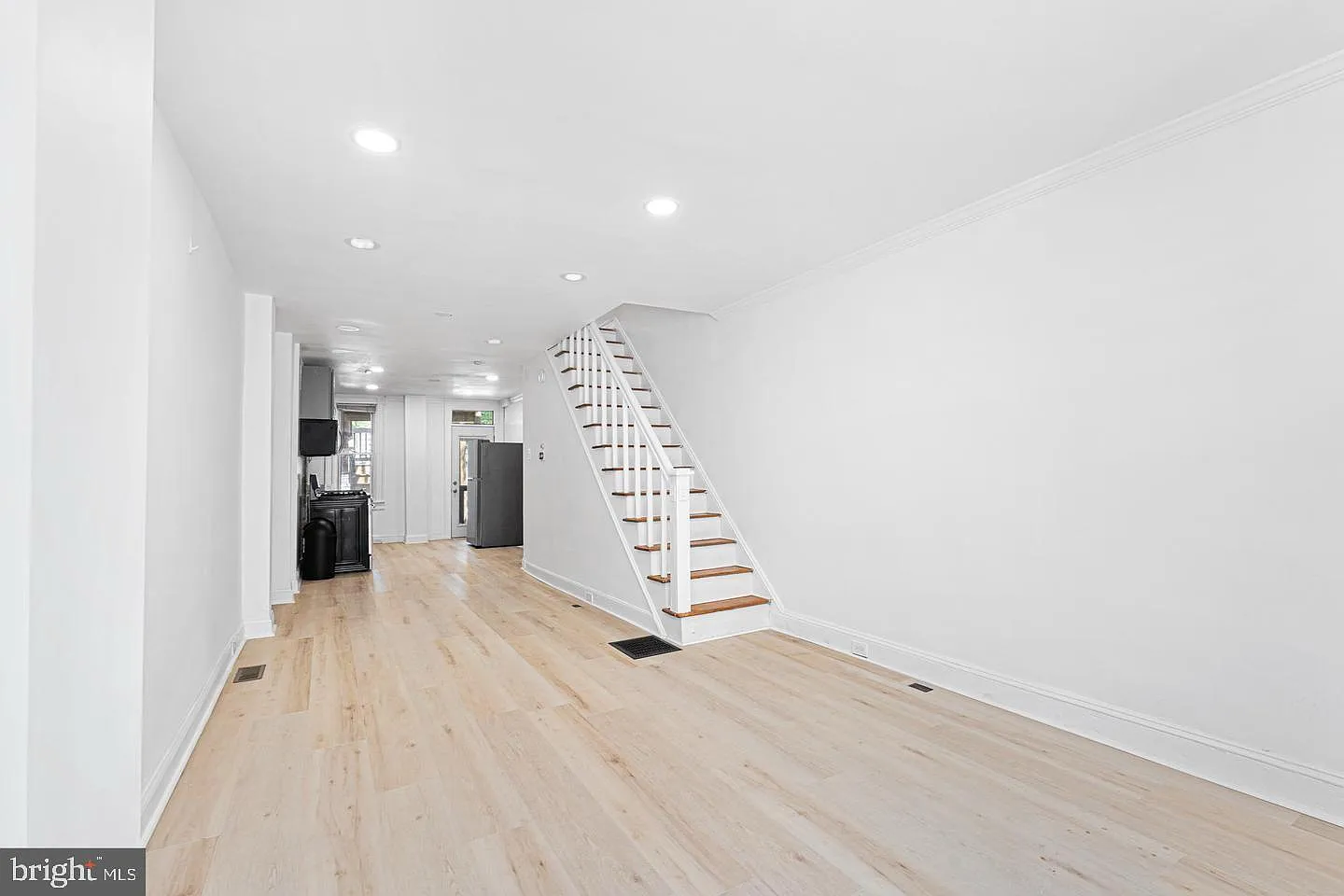 2 bed, 2.0 bath, 960 sqft, $2,700 — Photo 2