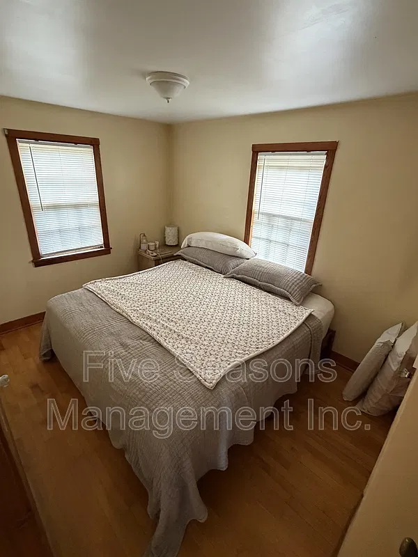 2 bed, 1.0 bath, 700 sqft, $1,700 — Photo 4