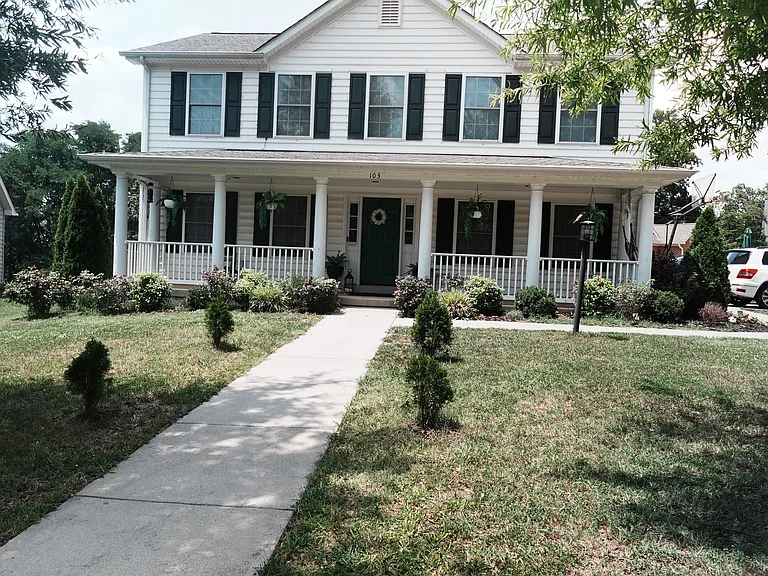 103 Highfield Ln — Photo 2
