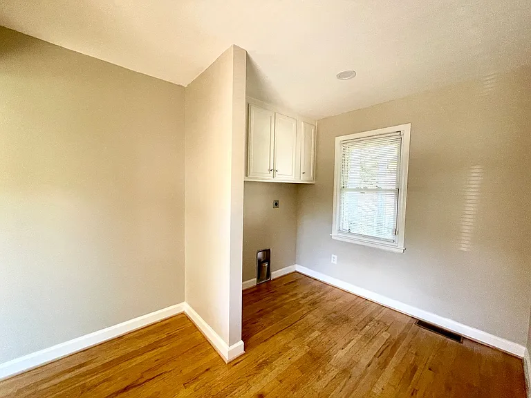 1051 S Holly St — Photo 20