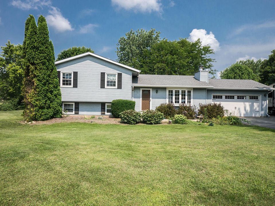 2nd image of 610 Wexford Cir