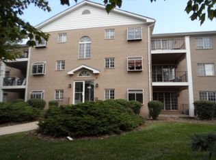 1258 Chalet Rd APT 102, Naperville, IL 60563