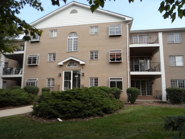 1258 Chalet Rd APT 102 photo 1