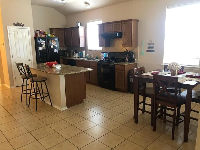 12020 Crownstone Ln — Photo 3
