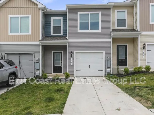 29 Paddington St, Falling Waters, WV 25419