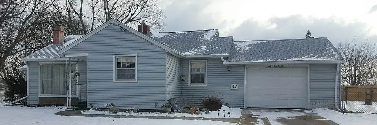 825 Royal Dr photo 1