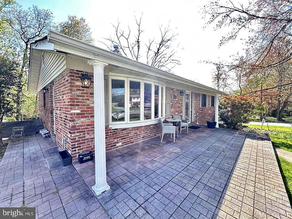1st image of 3715 Moss Dr