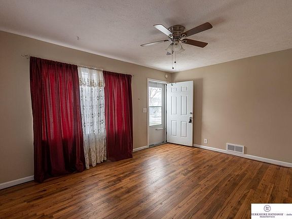 5th image of 4606 S 61st Ave