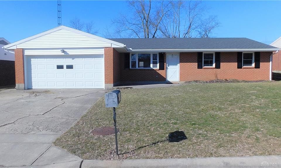 1st image of 208 Surrey Ln