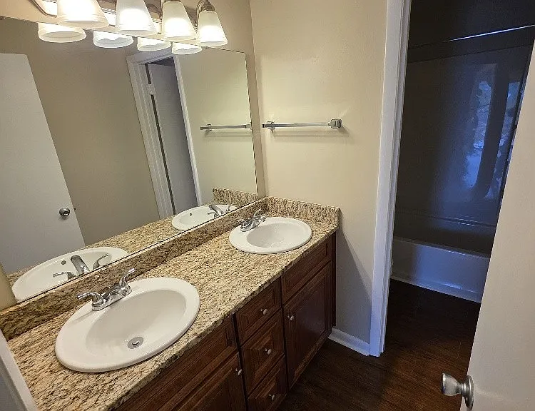 1107 Westchester Dr #D — Photo 12