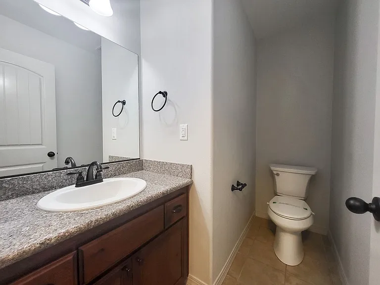 407 & 409 Madrona Ave SE — Photo 6