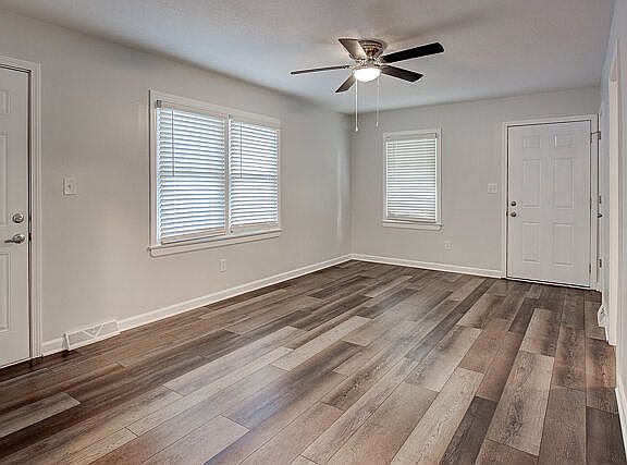 4th image of 301 Gladstone Blvd #305