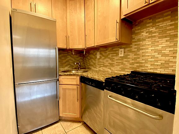 4th image of 351 W 51st St APT 2