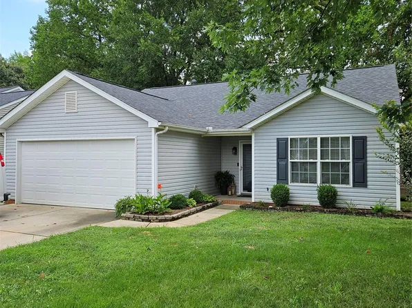 512 River View Dr, Lowell, NC 28098
