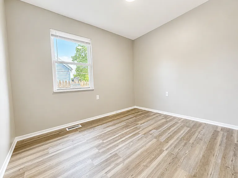 27056 Lawnwood St — Photo 20