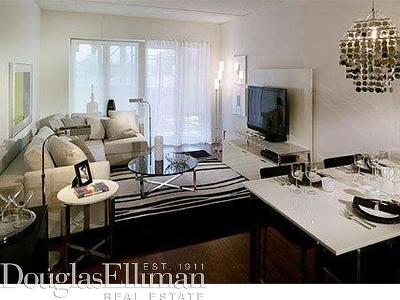 2nd image of 4118 Crescent St APT 2D