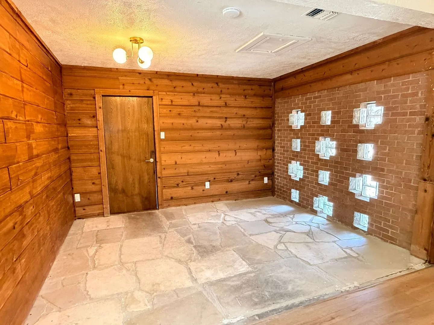Recently Renovated 4/2 Home in South Austin with Huge Yard — Photo 4