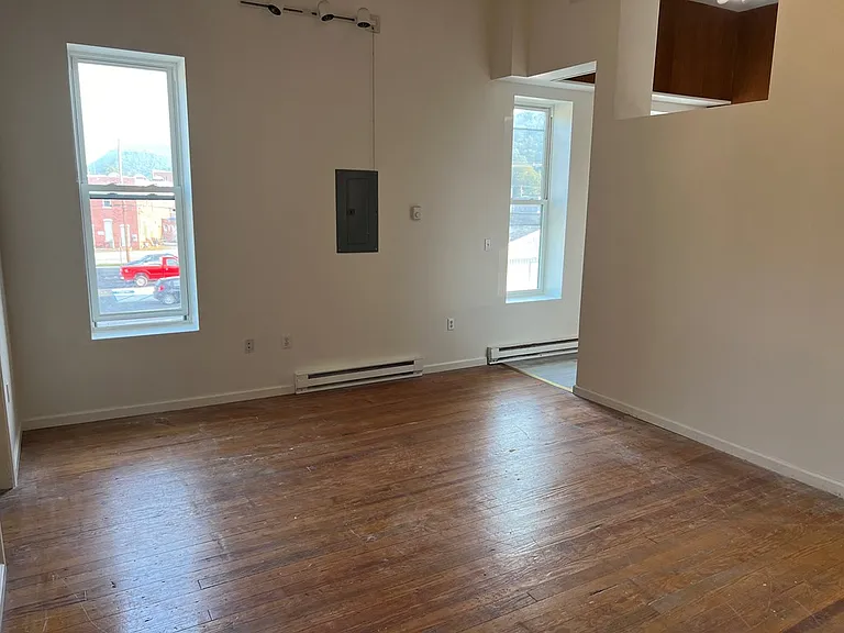 206 Main St #4 — Photo 3