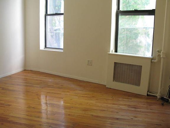 2nd image of 93 Bedford St