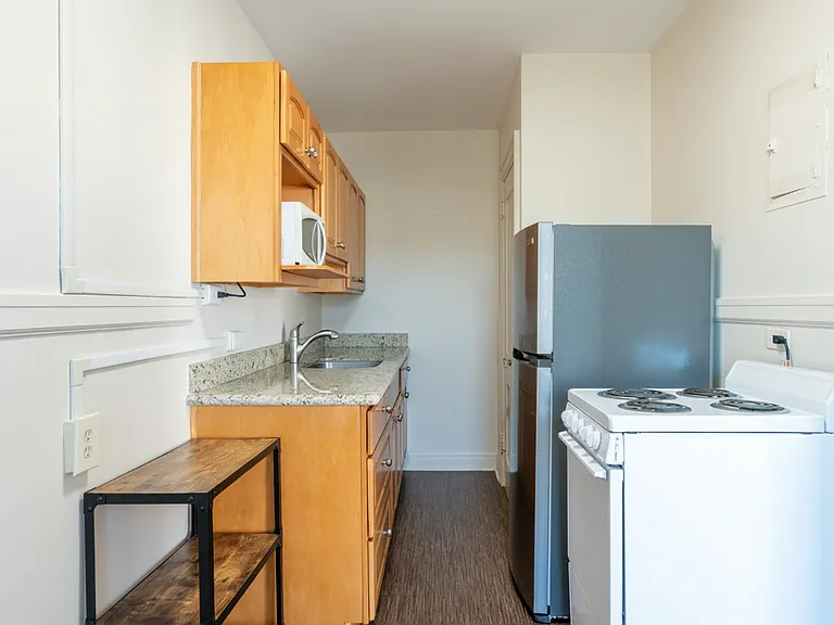 Davison Apartments — Photo 9