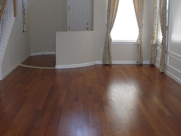 2nd image of 1016 Cameron Dr