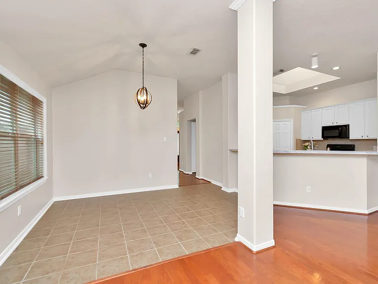 16510 Bluff Springs Dr — Photo 14