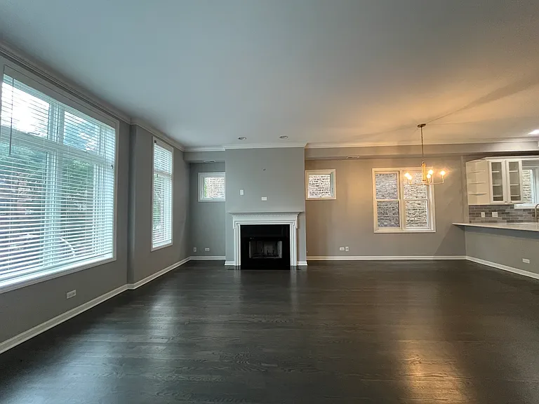 540 W Oakdale Ave #2W — Photo 3