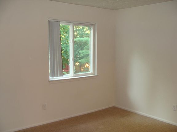 5th image of 1559 Croft Ct APT G